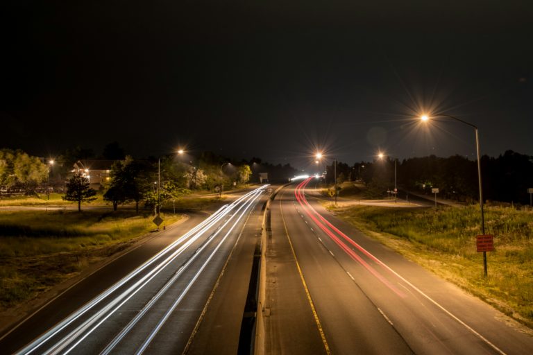 Lire la suite à propos de l’article Conduire la Nuit : Précautions et Dangers à Connaître